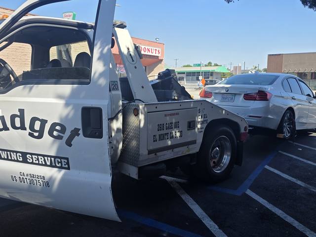 Budget Towing truck on a tow call in the San Gabriel Valley
