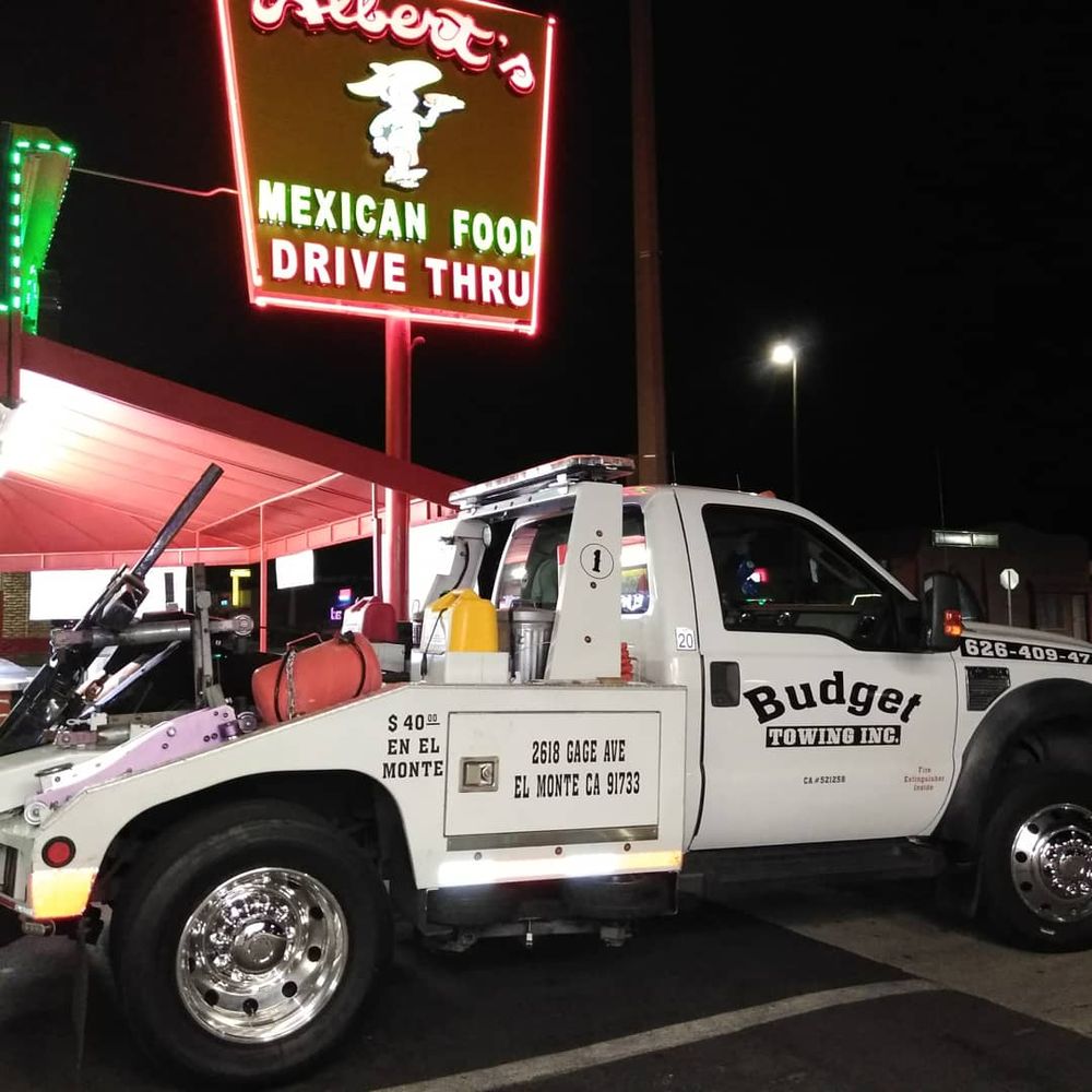 Budget Towing truck on a night call in El Monte